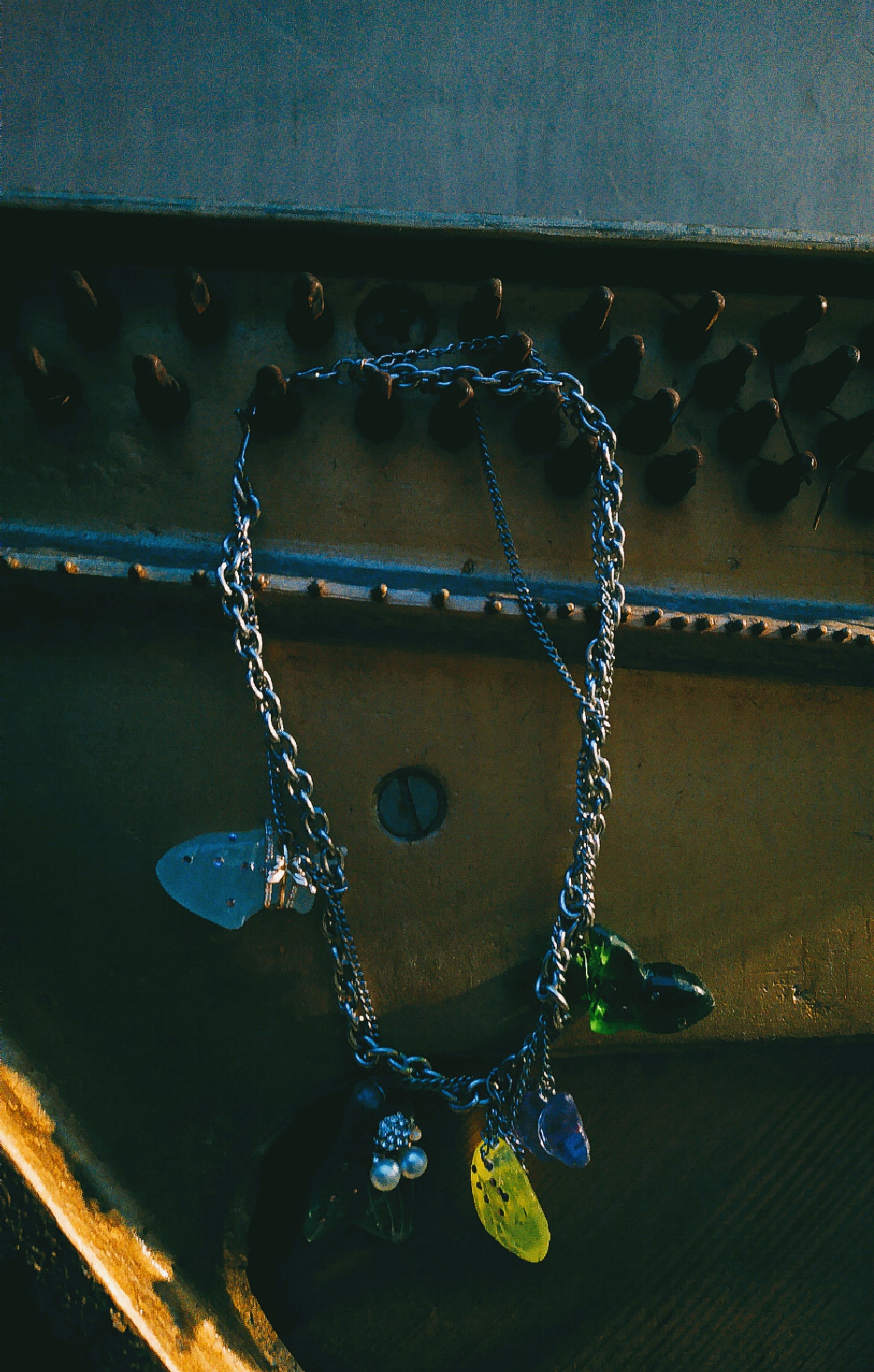 Glass necklace with uranium glass
