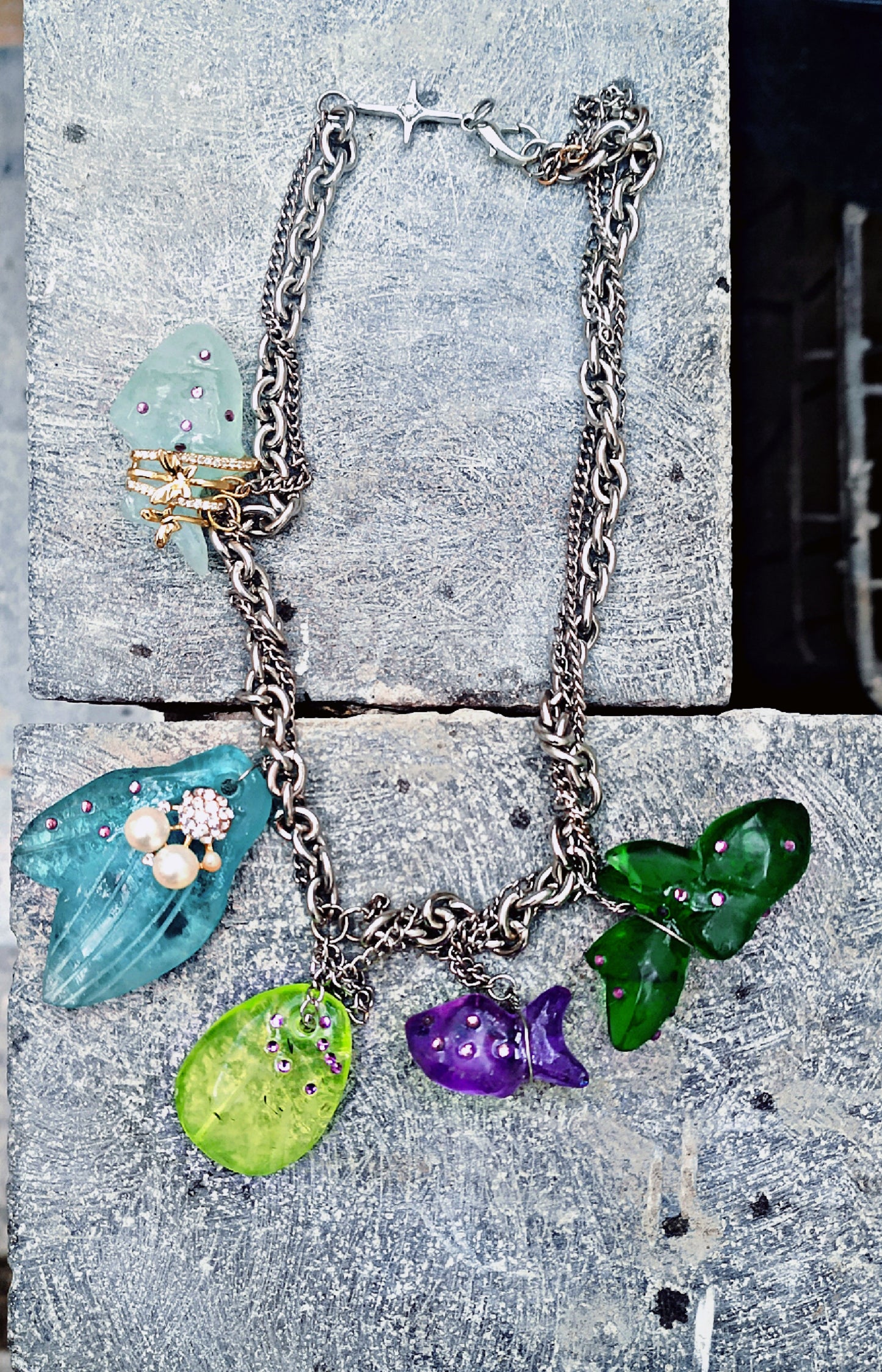 Glass necklace with uranium glass