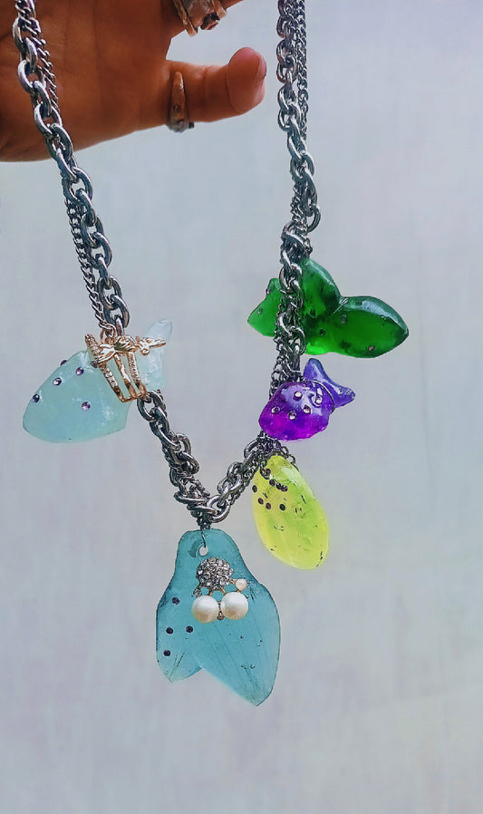 Glass necklace with uranium glass